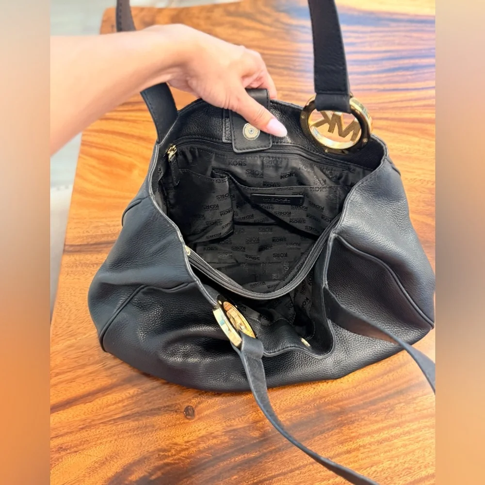 MICHAEL KORS NWOT FULTON Black Pebbled Leather Bag Gold Logo EUC NO CALLOUTS - Picture 11 of 17